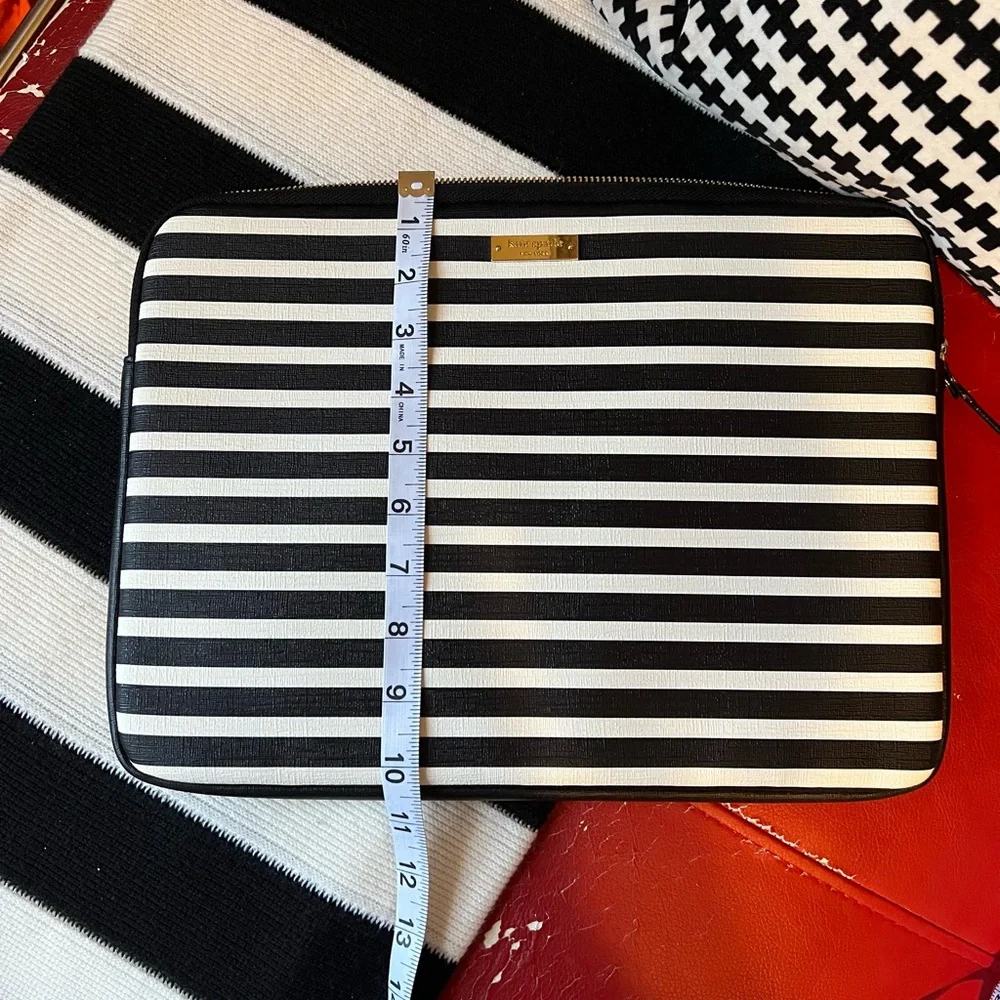 KateSpade NewYork Zip Sleeve for Microsoft Surface Pro3and SurfacePro4BlackCream